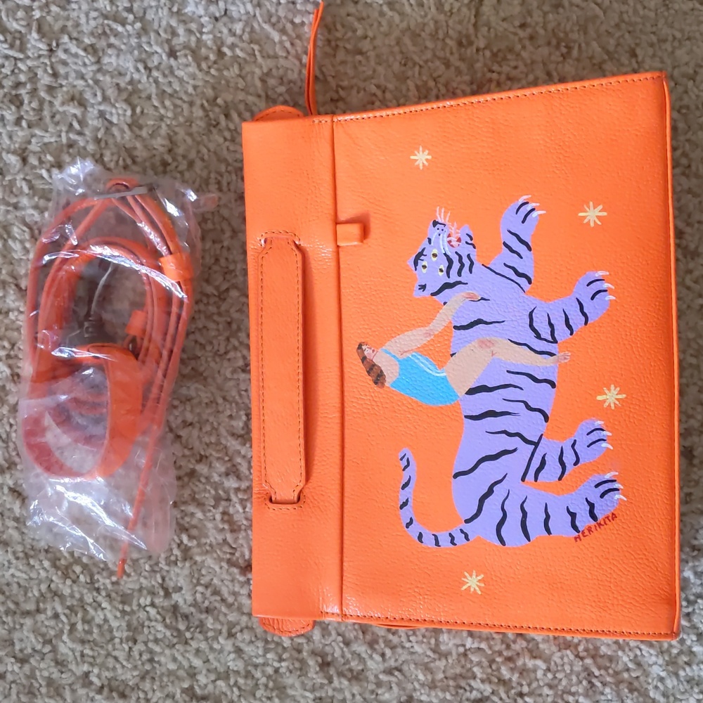 NWT - Min & Mon Vali Crossbody Handbag - Hand Painted